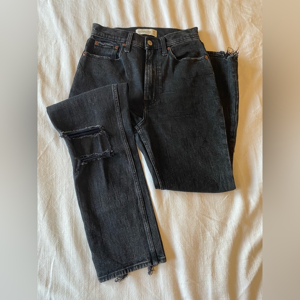 Abercrombie Black Distressed Jeans - Ultra High Rise - Ankle Stressed